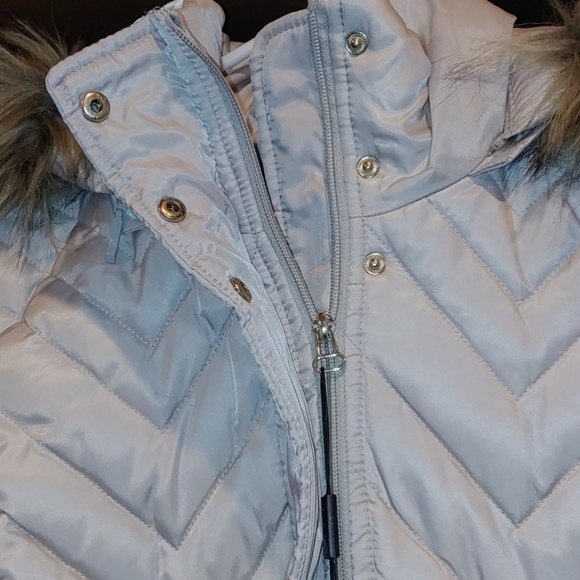 Andrew Marc ladies down and feather coat - Picture 4 of 6